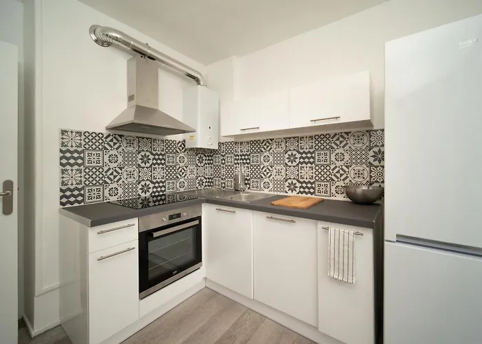 Appartement Tout Equipe Parking Balcon 2 Chambres